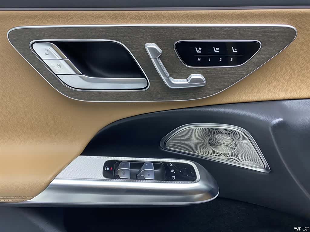 Mercedes-Benz E-Class, 2024 34