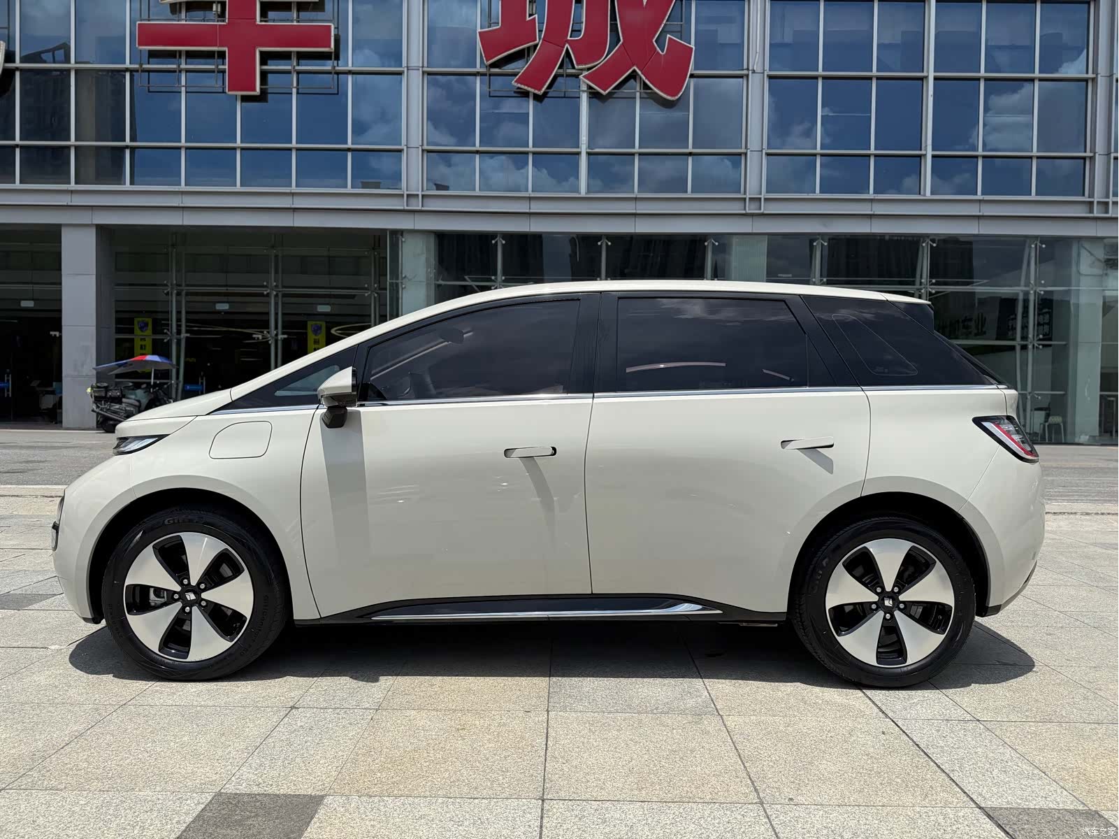 Wuling 460, 2023 3