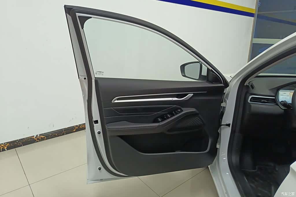 Geely Emgrand, 2025 7