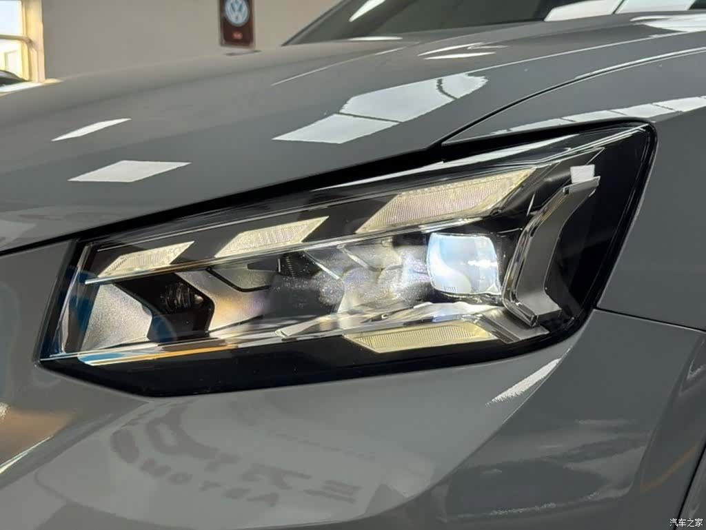 Audi Q2L, 2023 21
