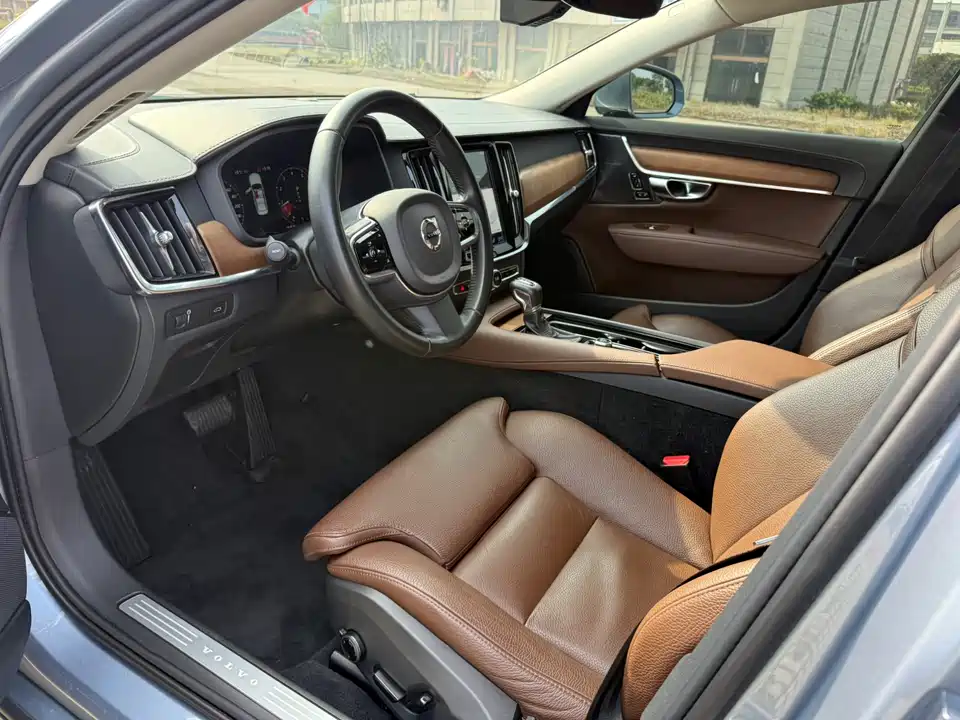 Volvo S90