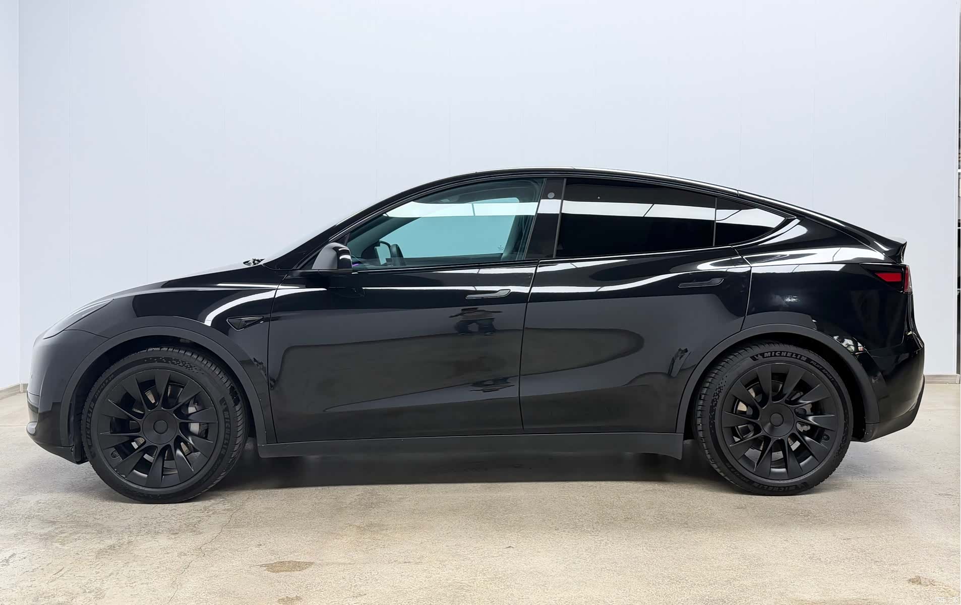 Tesla Model Y, 2023 7