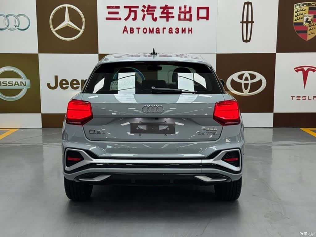 Audi Q2L, 2023 все фото