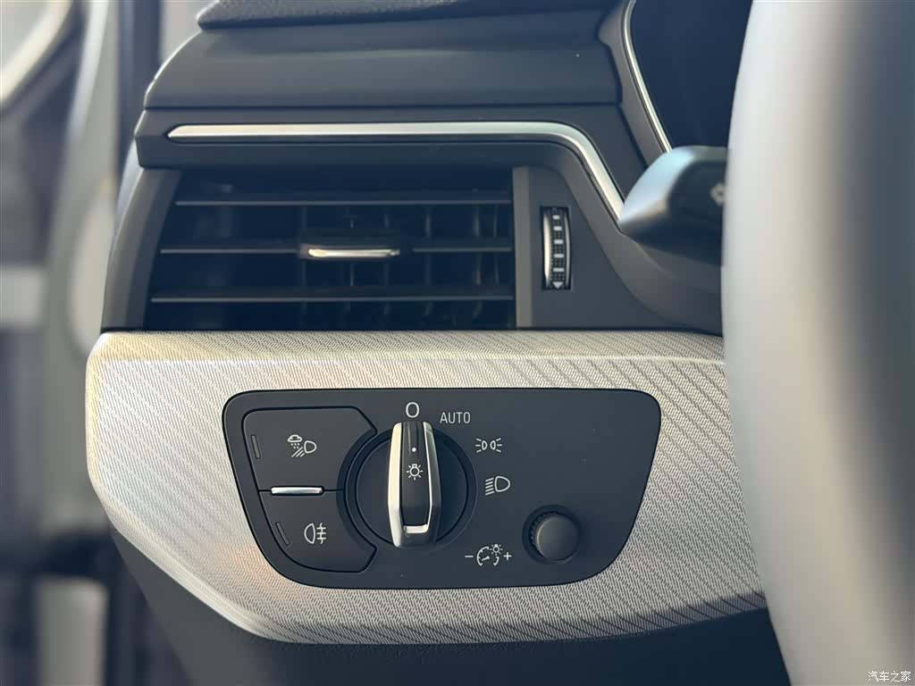 Audi A4L, 2021 28
