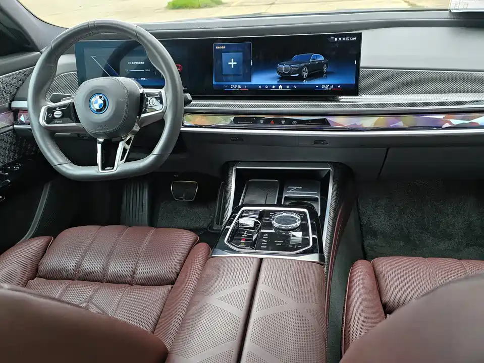 BMW i7