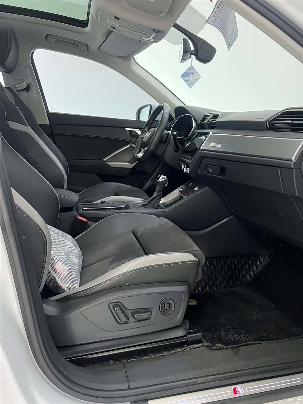 Audi Q3, 2023 10