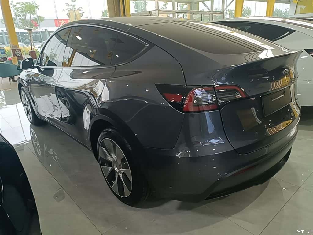 Tesla Model Y, 2021 все фото