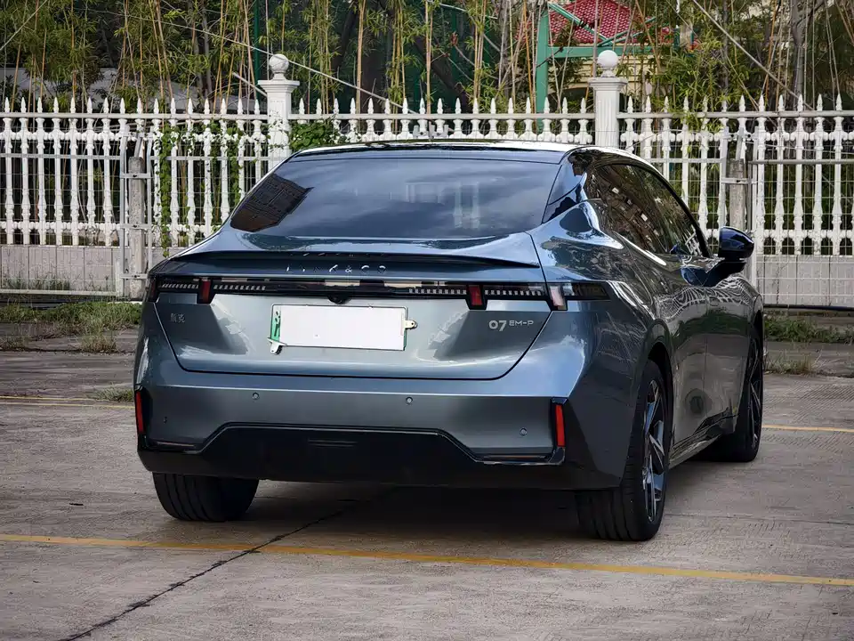 Lynk & Co 07 EM-P