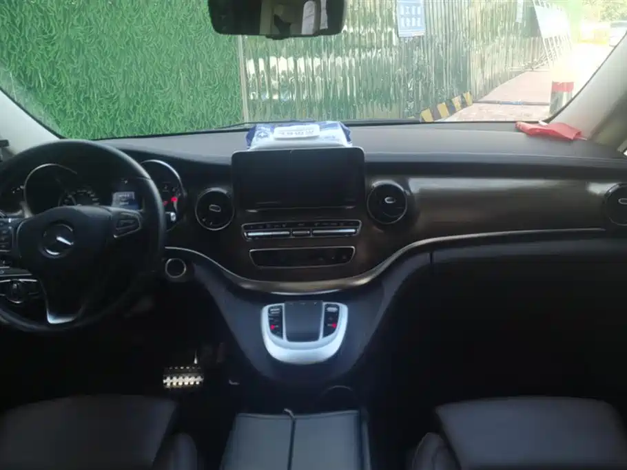 Mercedes-Benz V-class