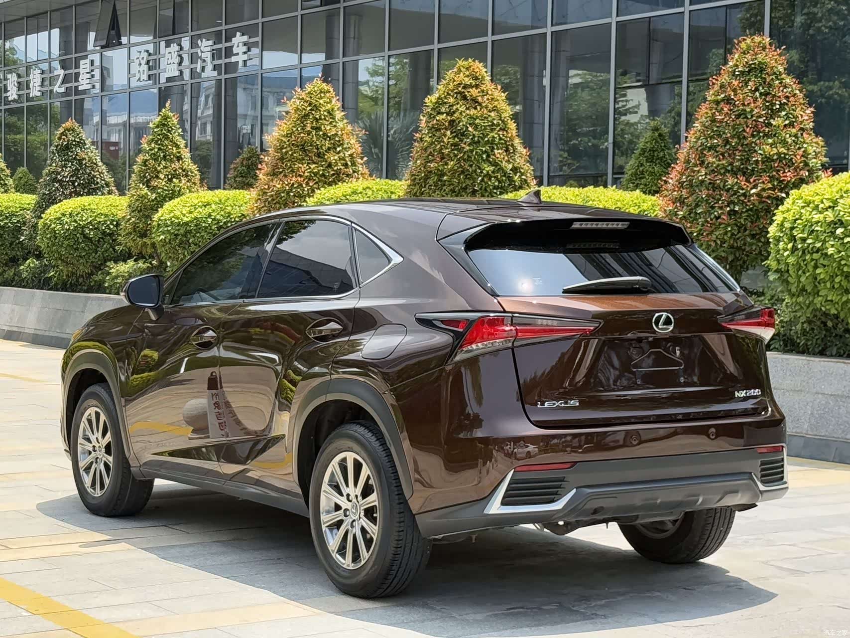 Lexus NX, 2019 13