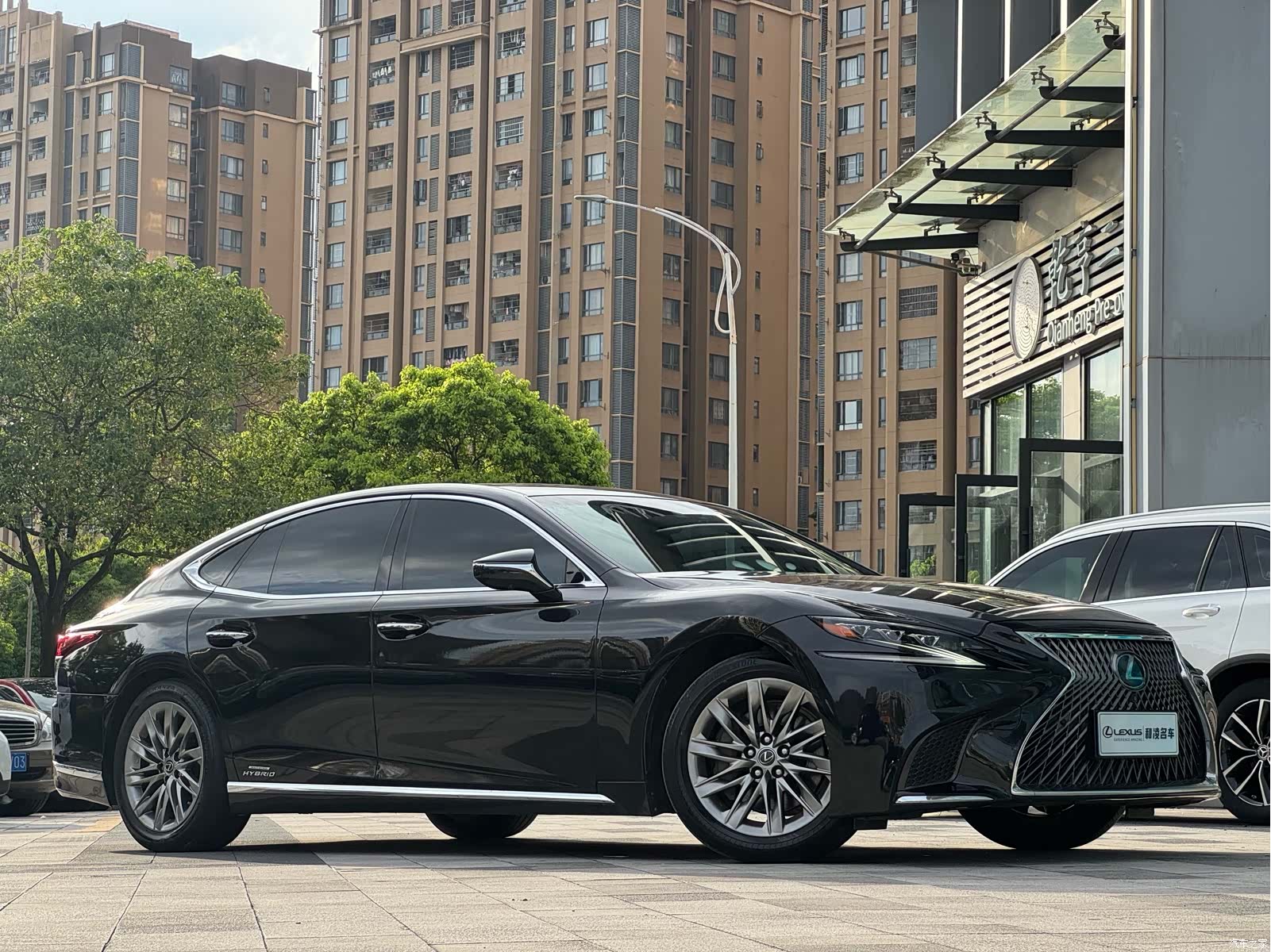 Lexus LS, 2020 3
