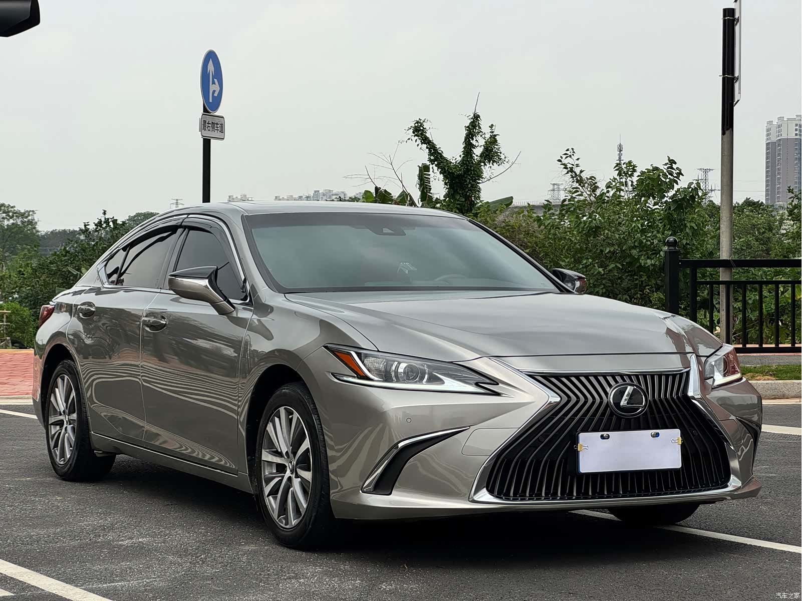 Lexus ES, 2021 3