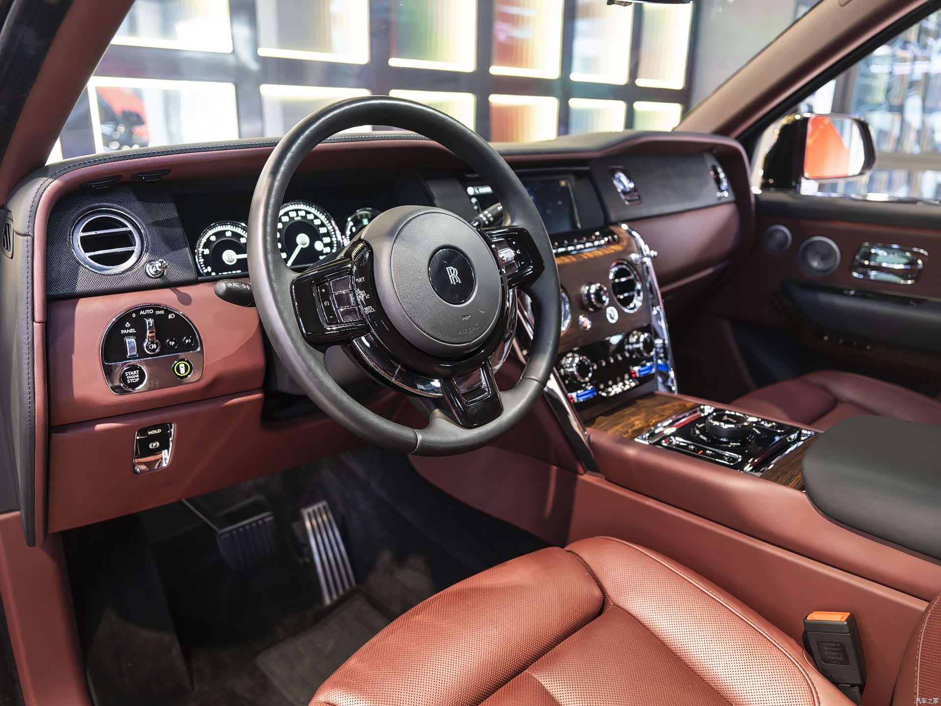 Rolls-Royce Cullinan, 2022 15