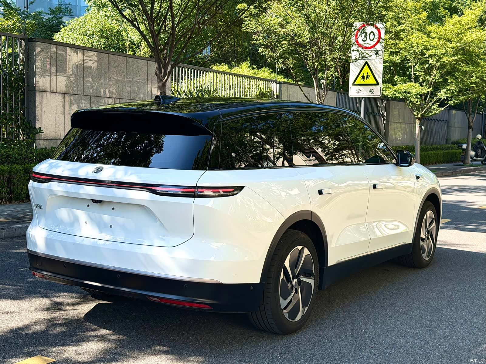 NIO ES8, 2023 6