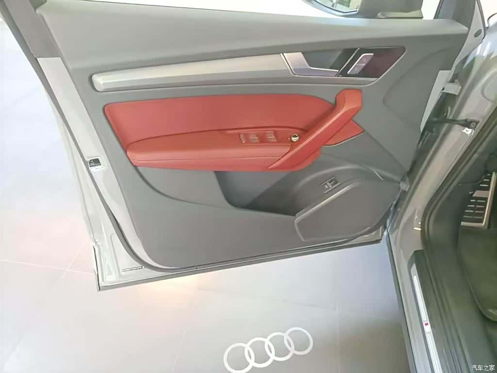 Audi Q5L, 2025 11