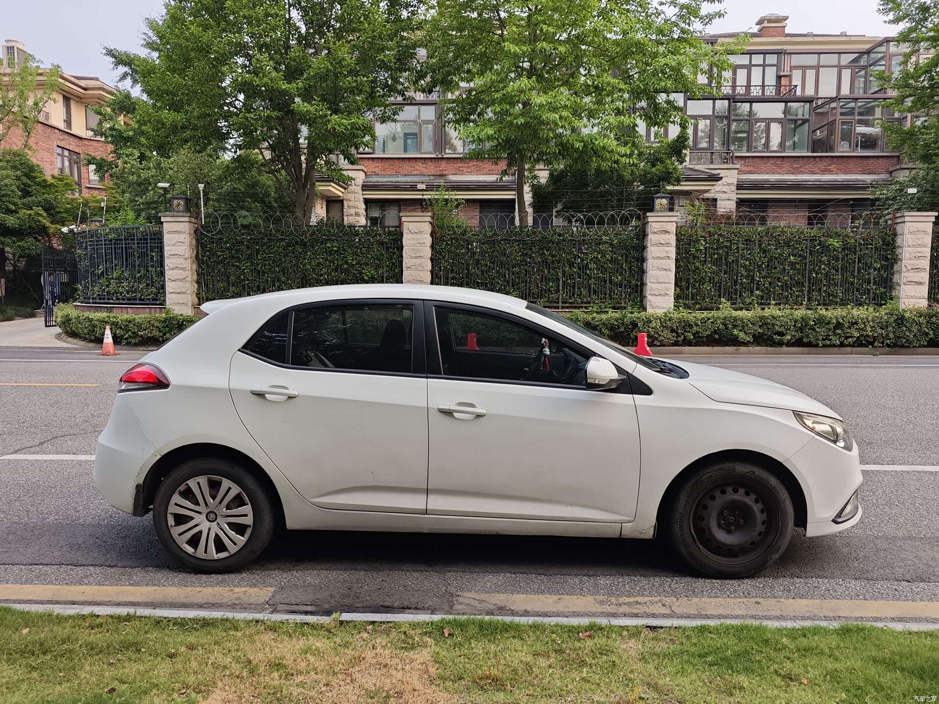 MG MG5, 2014 4