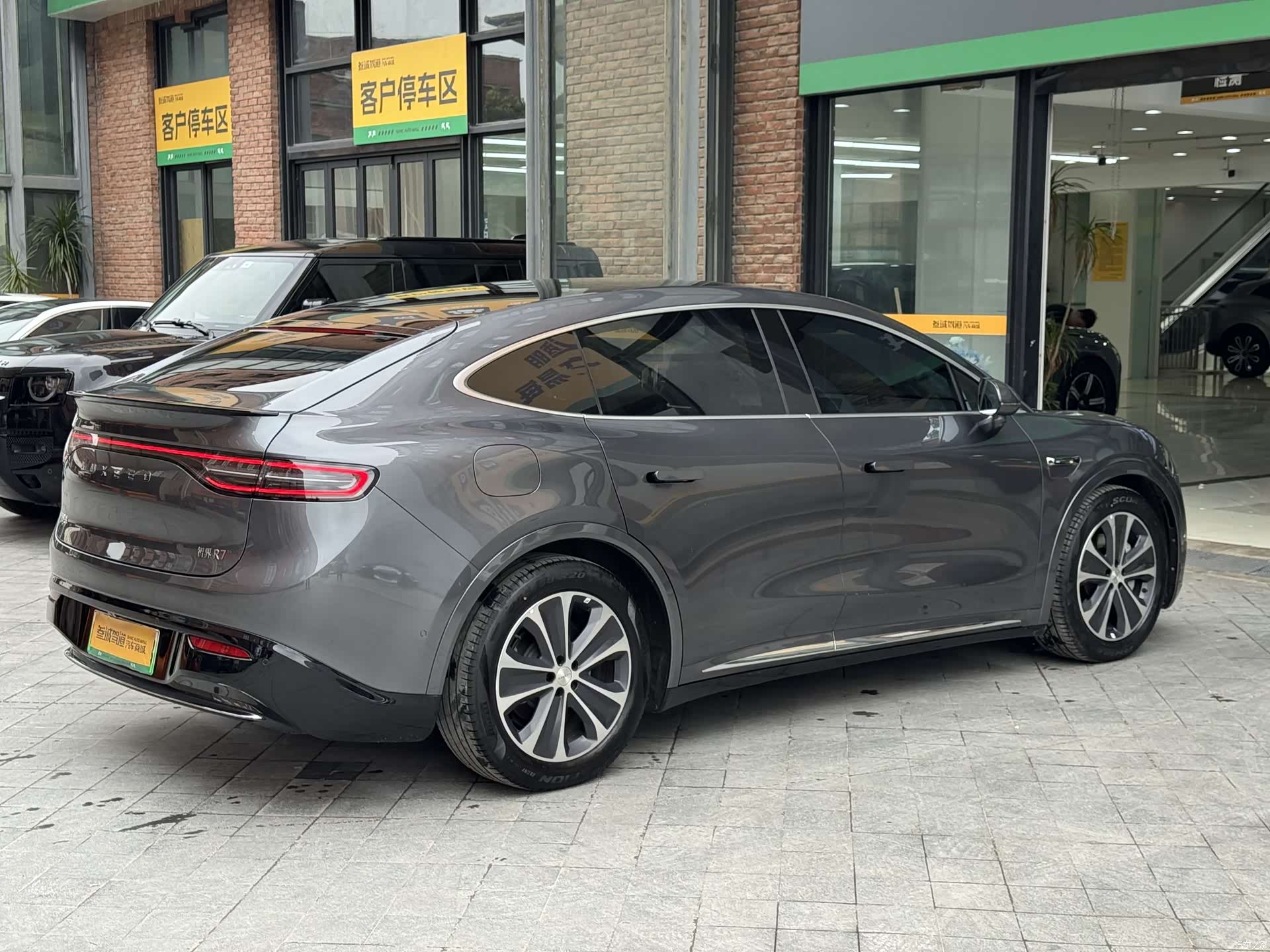 Luxeed R7, 2025 7