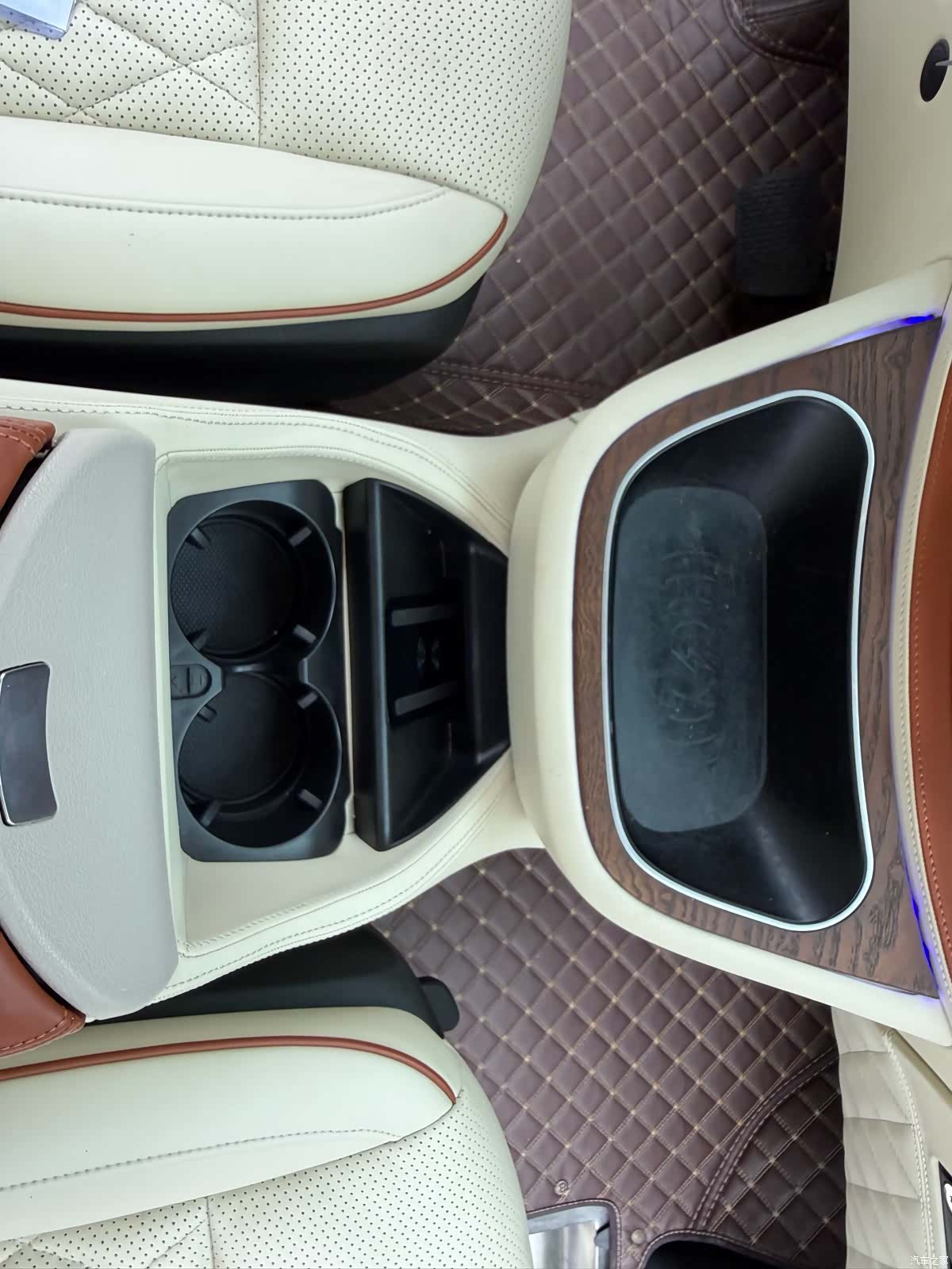 Mercedes-Benz 7, 2022 10
