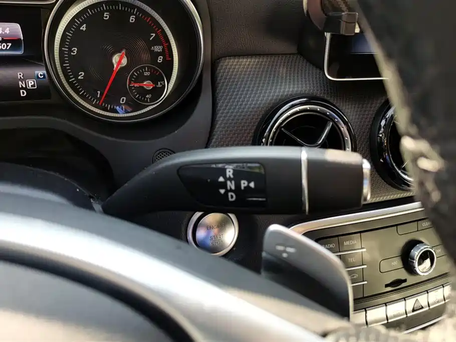 Mercedes-Benz GLA Mercedes-Benz GLA