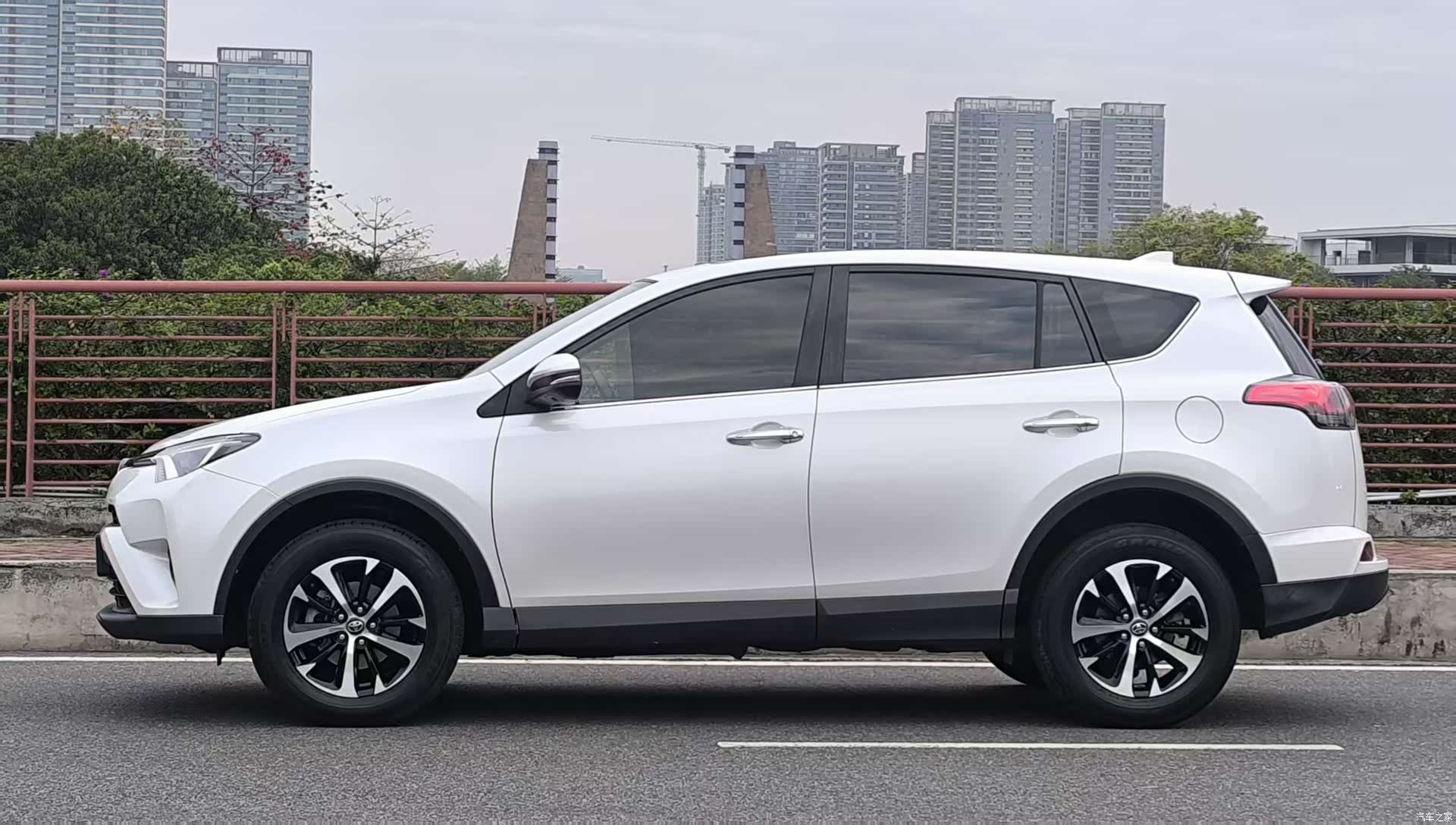 Toyota RAV4, 2017 8