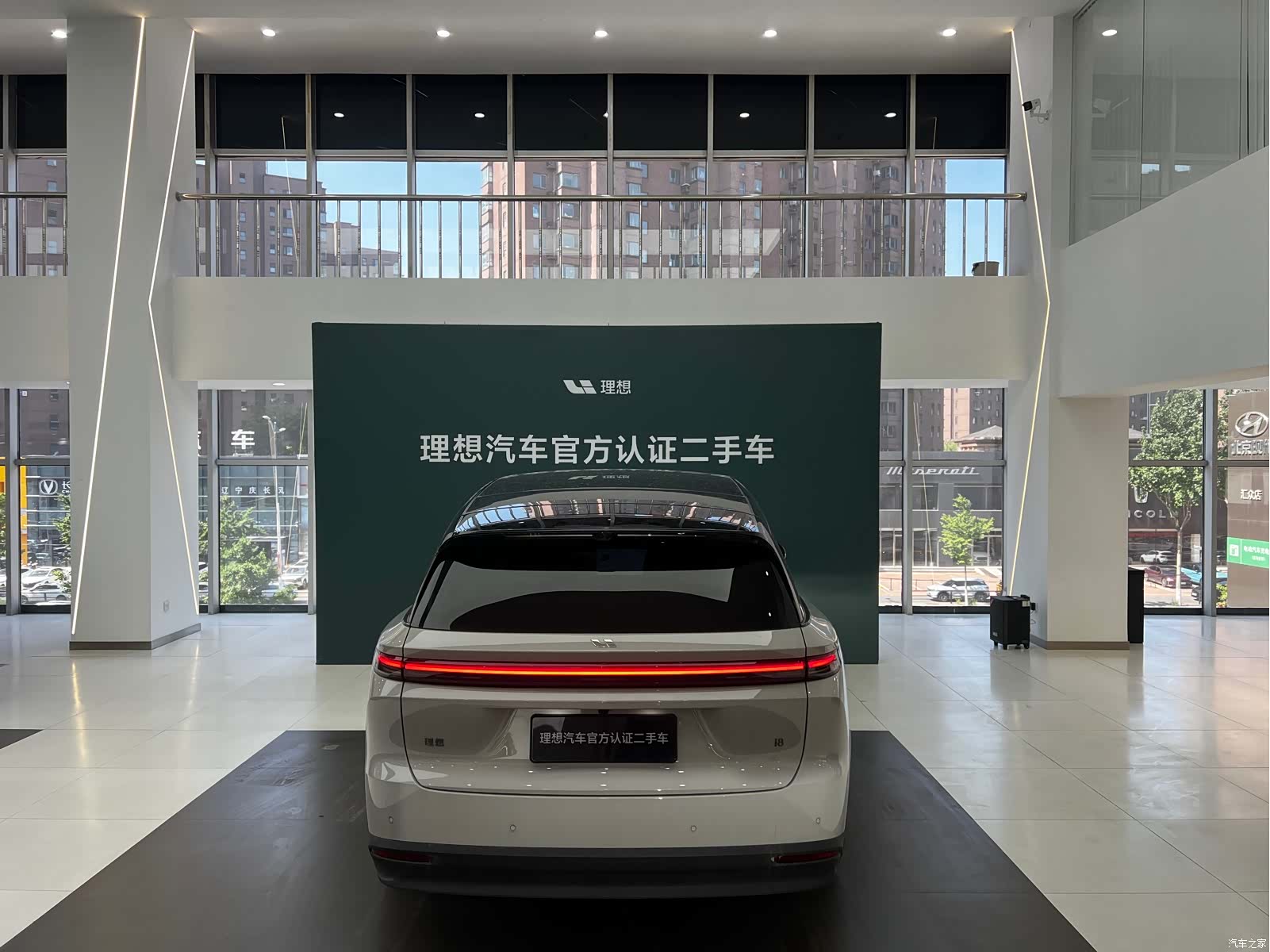 Li Auto i8, 2025 7
