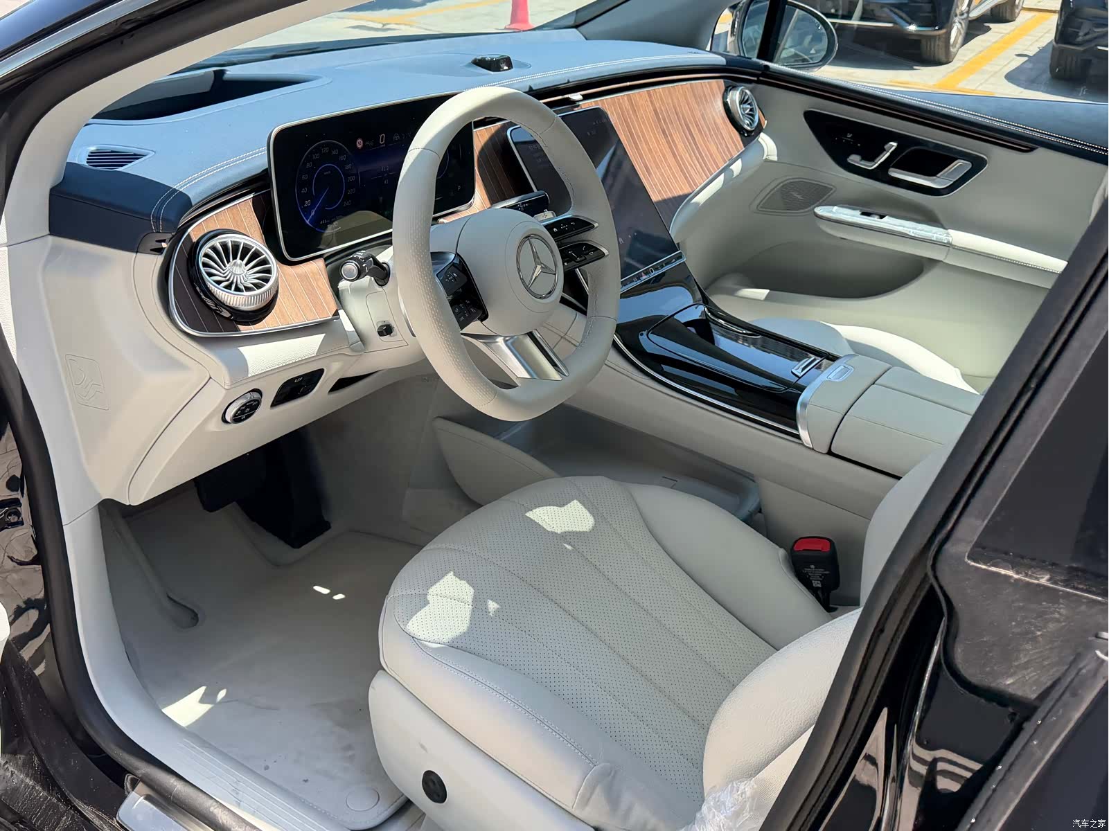Mercedes-Benz EQE, 2025 6
