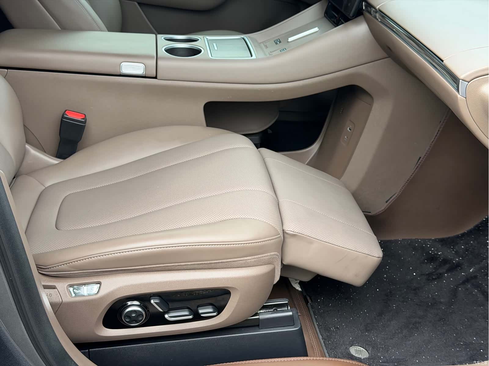 Luxeed R7, 2025 28