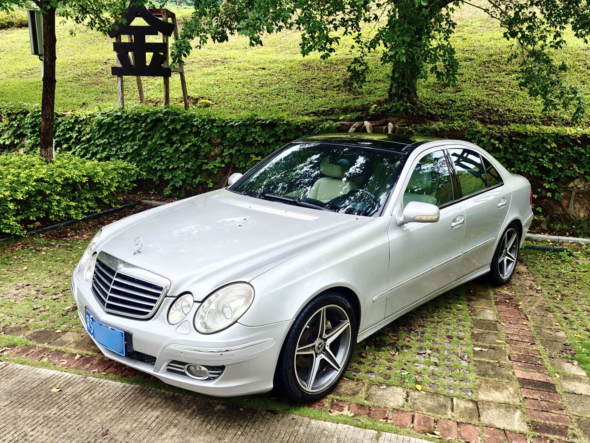 Mercedes-Benz E-Class, 2008 1