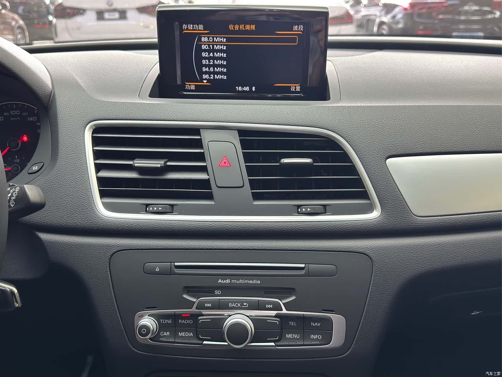 Audi Q3, 2017 11