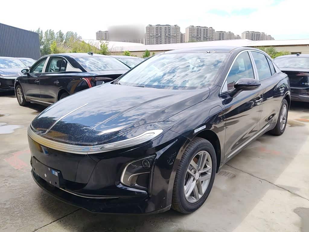 Hongqi E-QM5