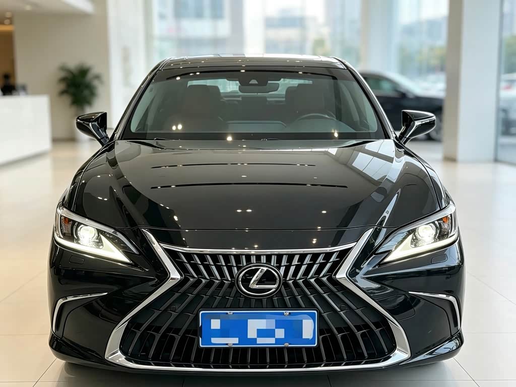Lexus ES 2021 260