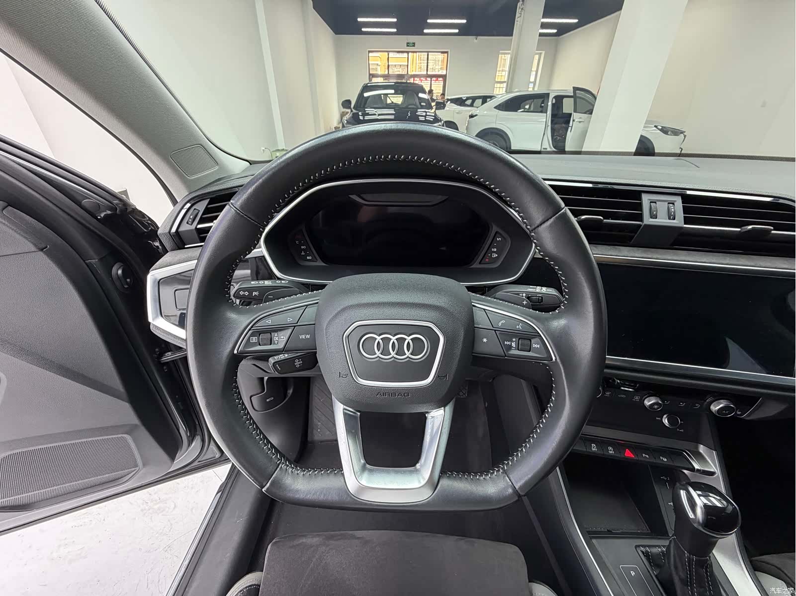 Audi Q3, 2022 10