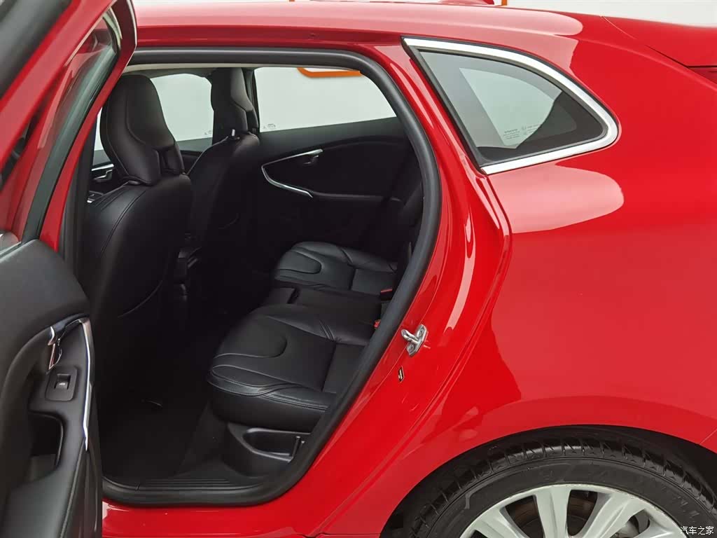 Volvo V40, 2015 15