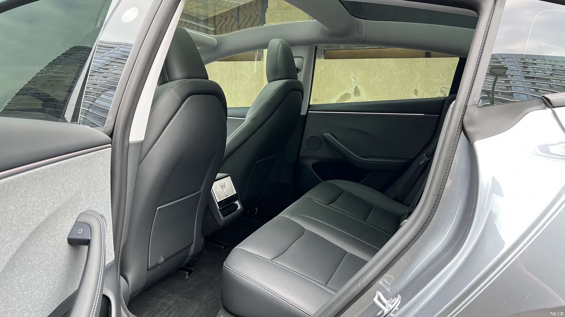 Tesla Model 3, 2026 11