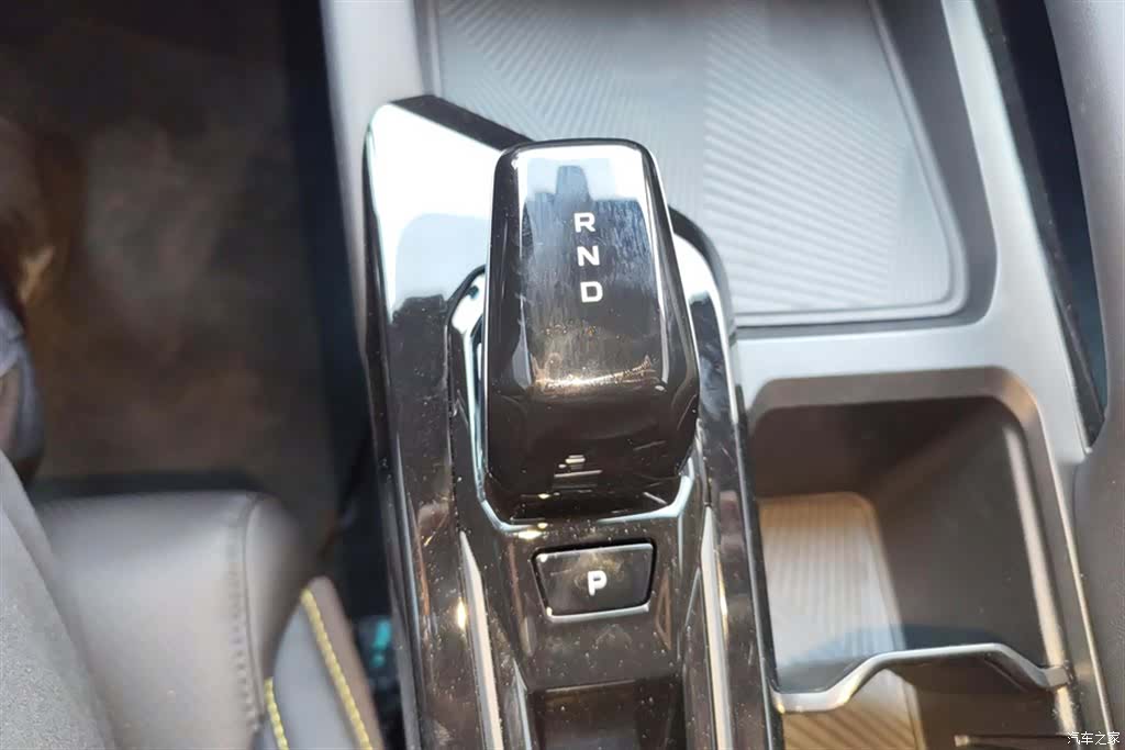 Geely Coolray, 2026 16