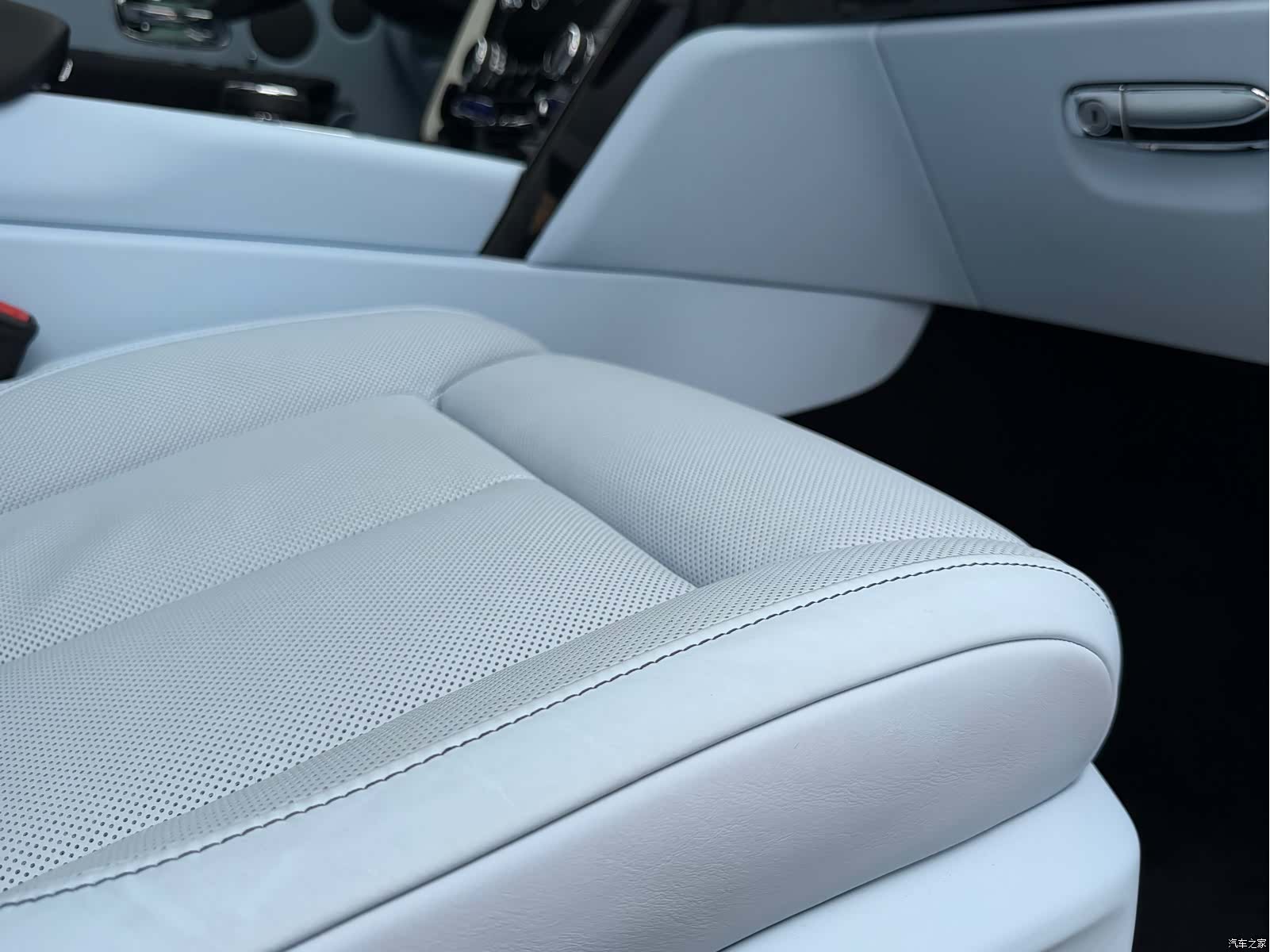 Rolls-Royce Cullinan, 2022 13