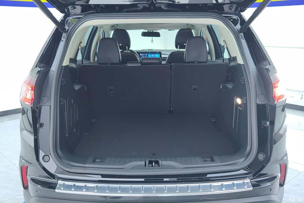Ford Edge, 2023 4