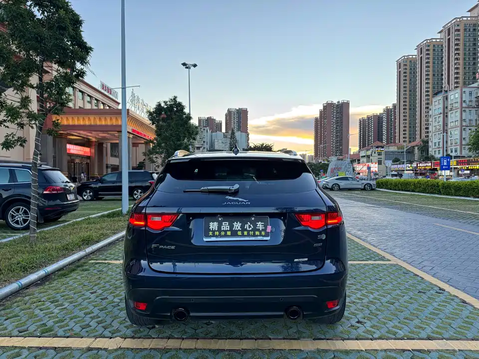 Jaguar F-PACE