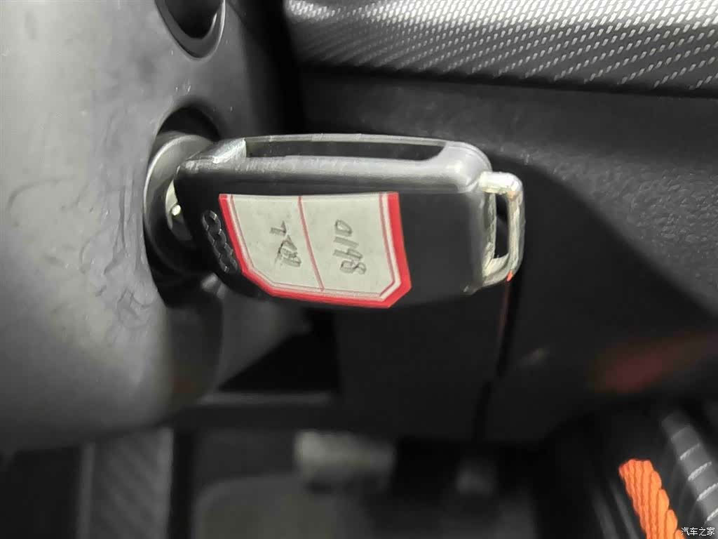 Audi Q2L, 2023 4