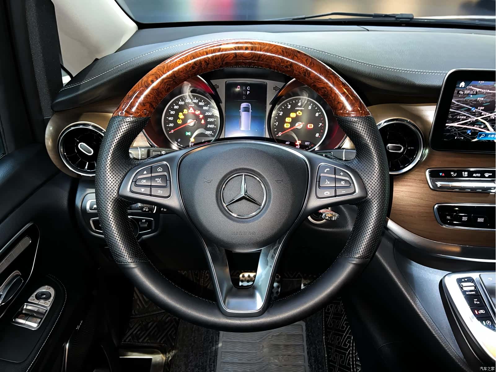 Mercedes-Benz V-Class, 2020 6
