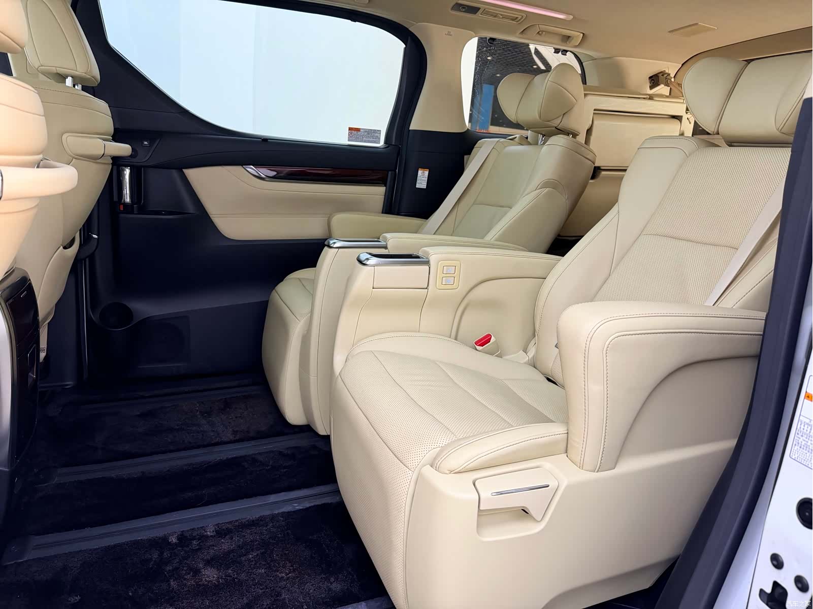 Toyota Alphard, 2018 12