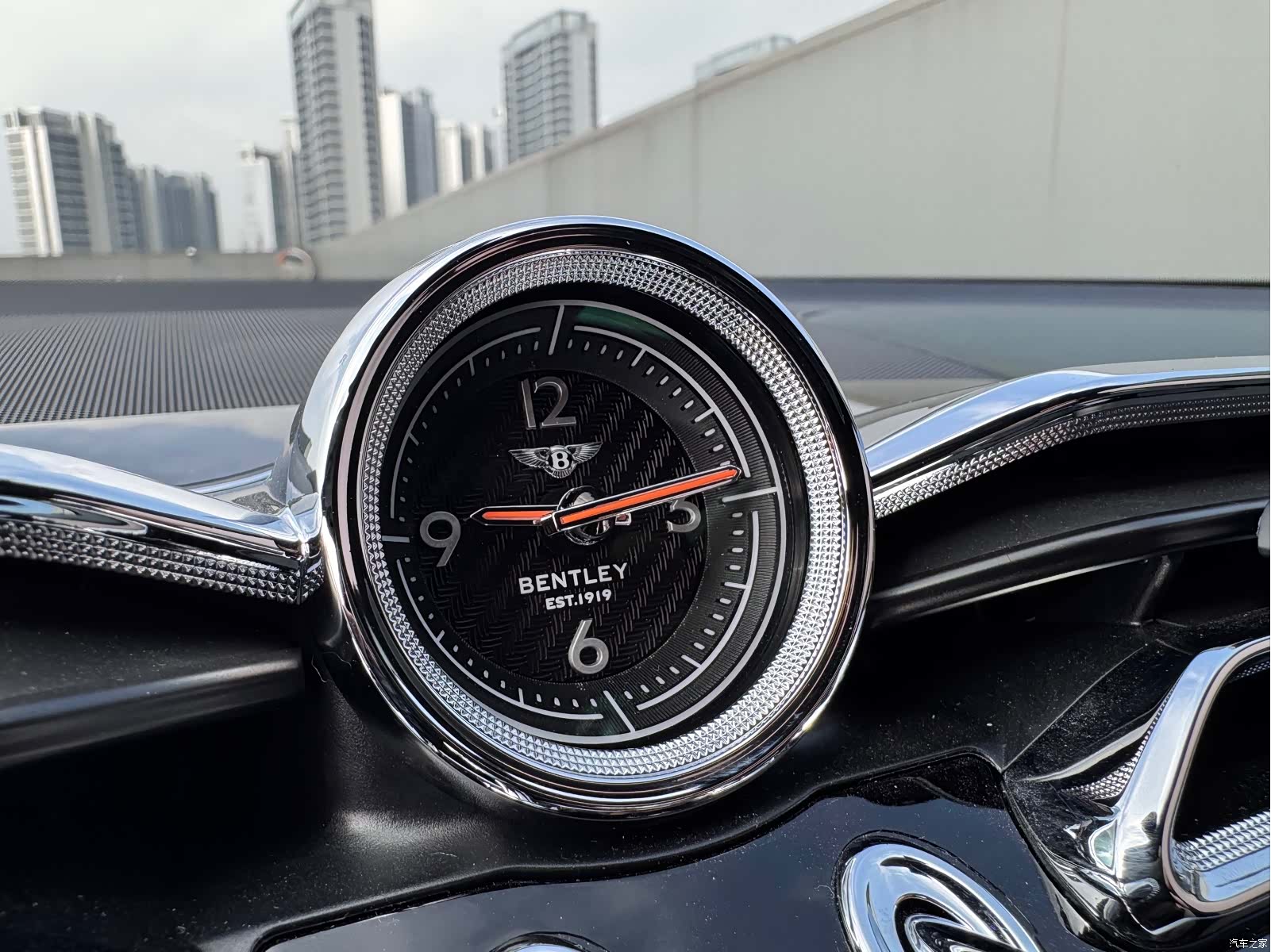Bentley Bentayga, 2024 10