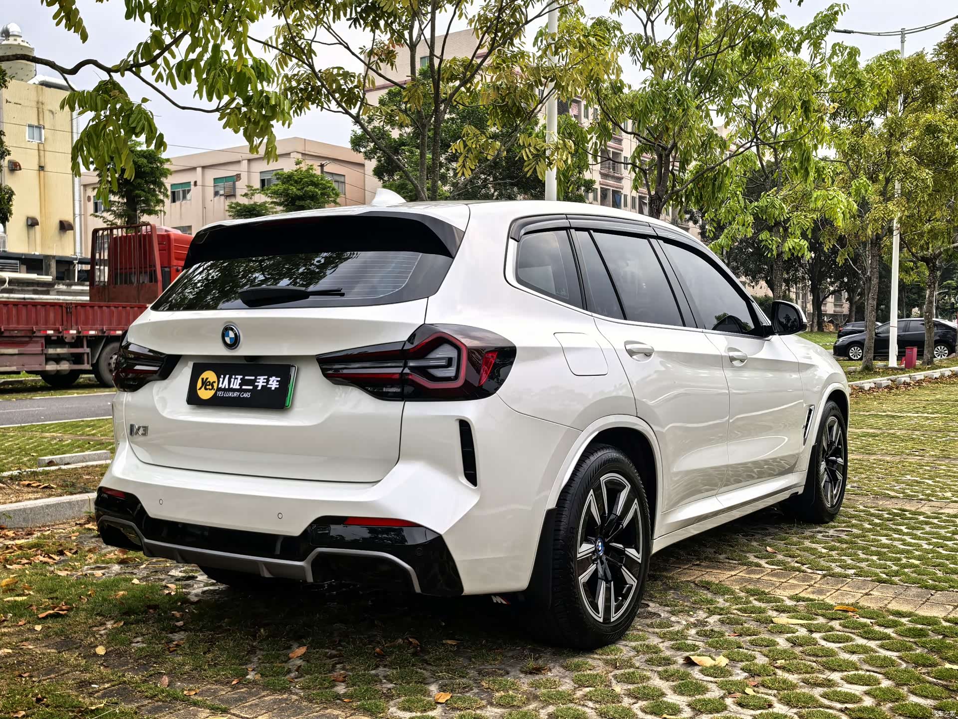 BMW iX3, 2023 все фото