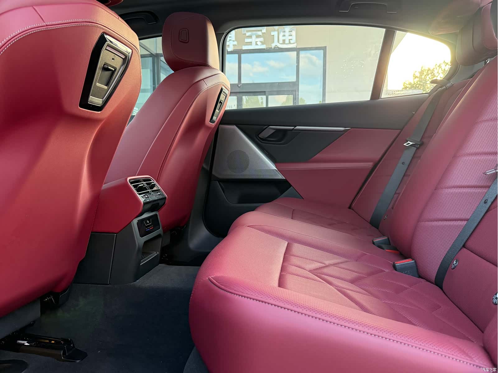 BMW i5, 2025 9
