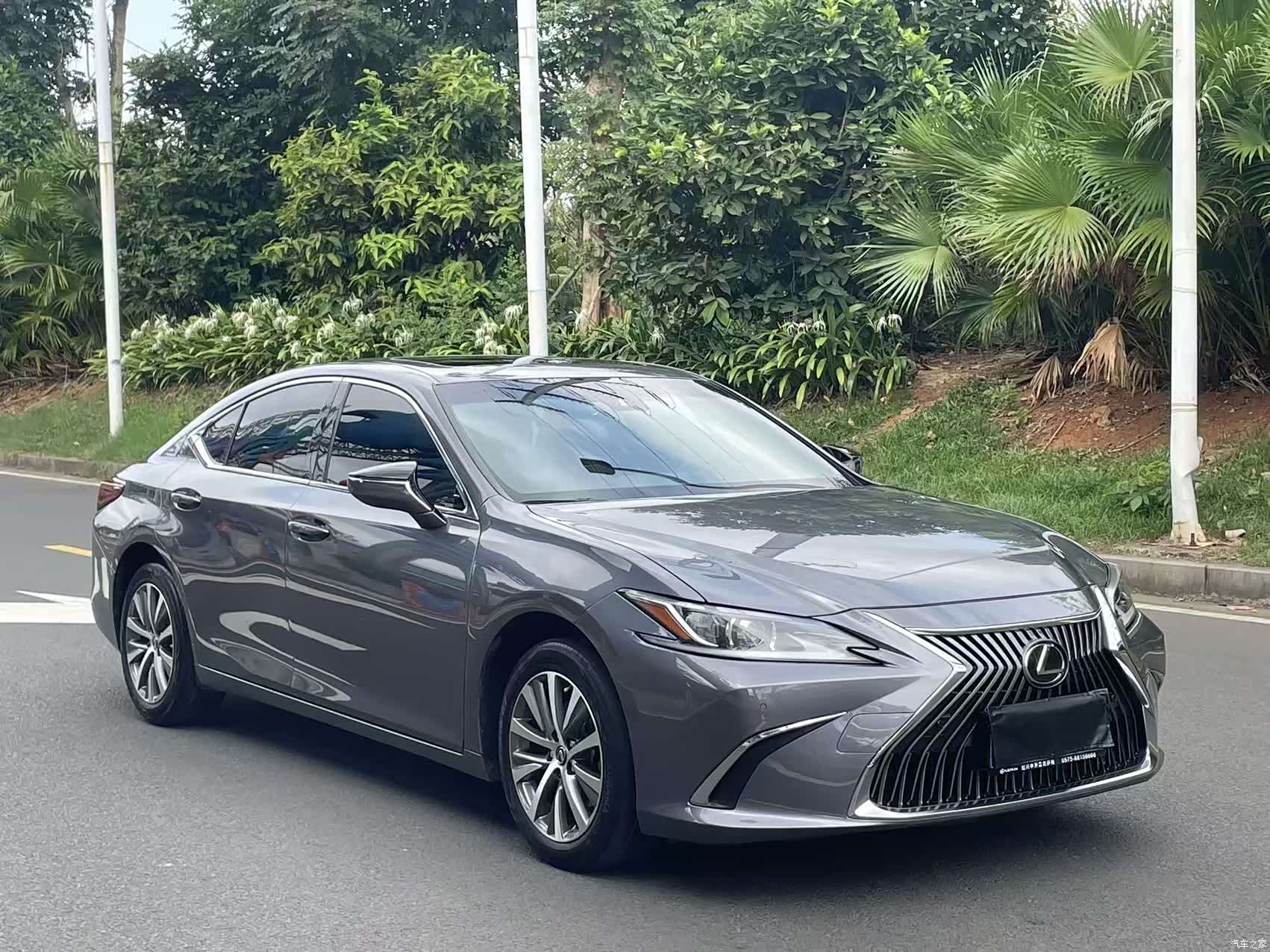 Lexus ES, 2021 3