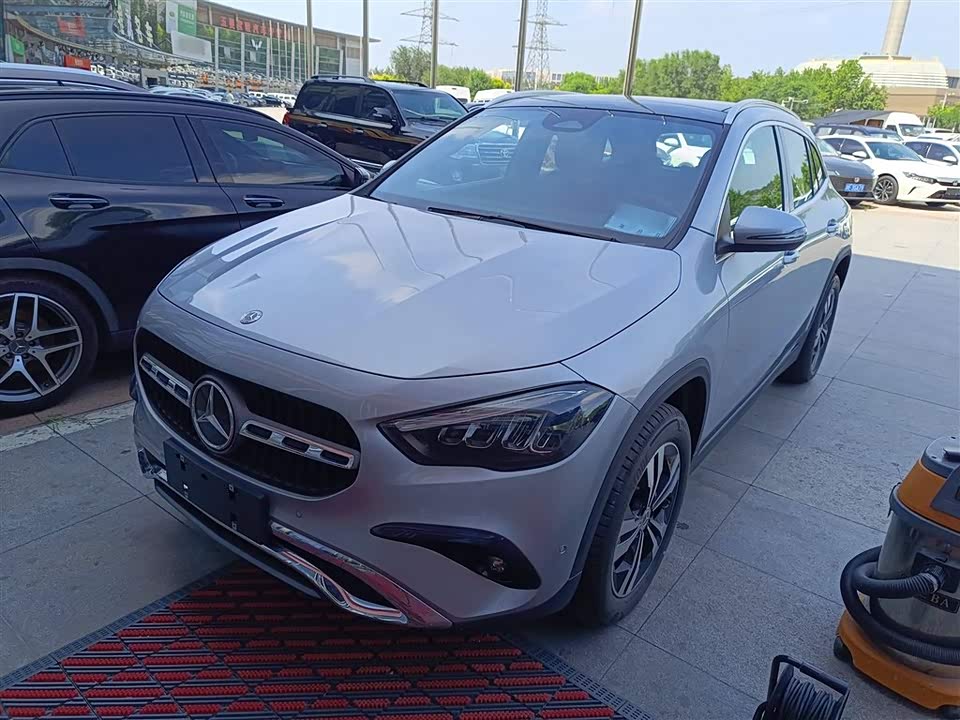 Mercedes-Benz GLA Mercedes-Benz GLA