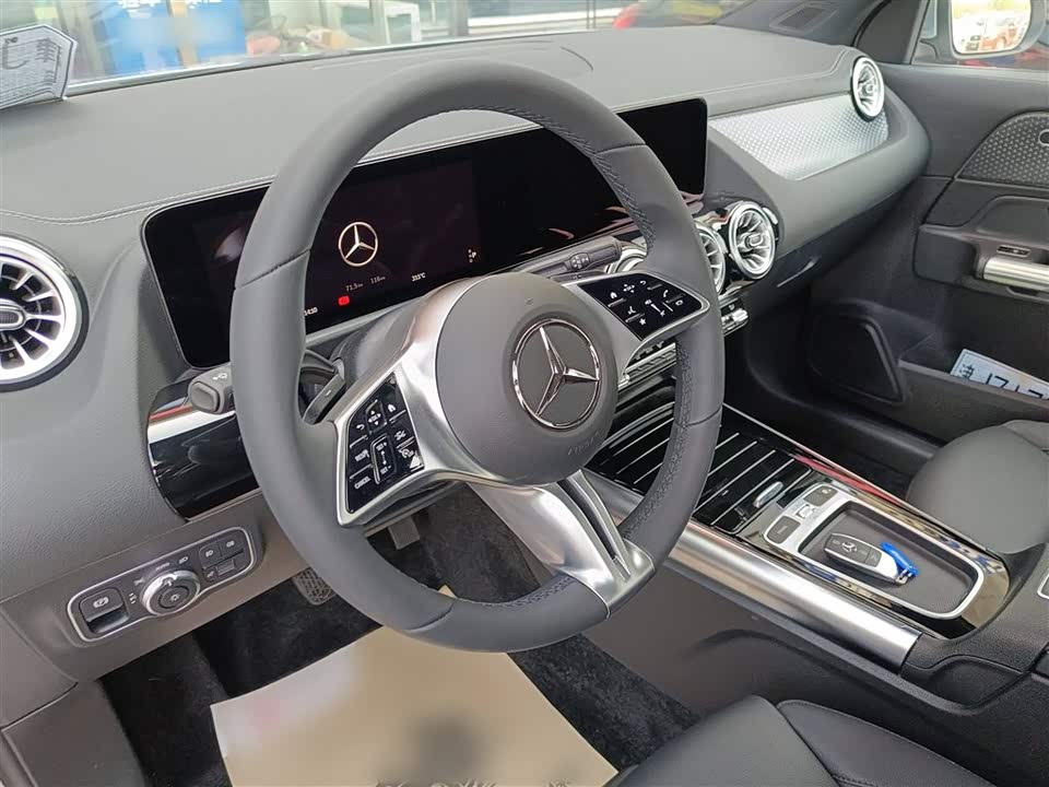 Mercedes-Benz GLA Mercedes-Benz GLA