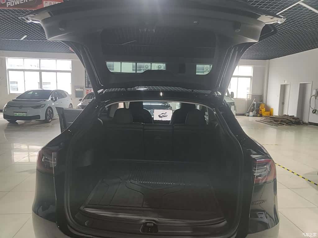 Tesla Model Y, 2023 19