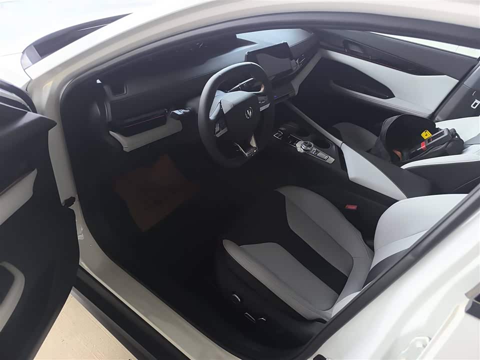 Changan UNI-V Smart iDD Changan UNI-V Smart iDD