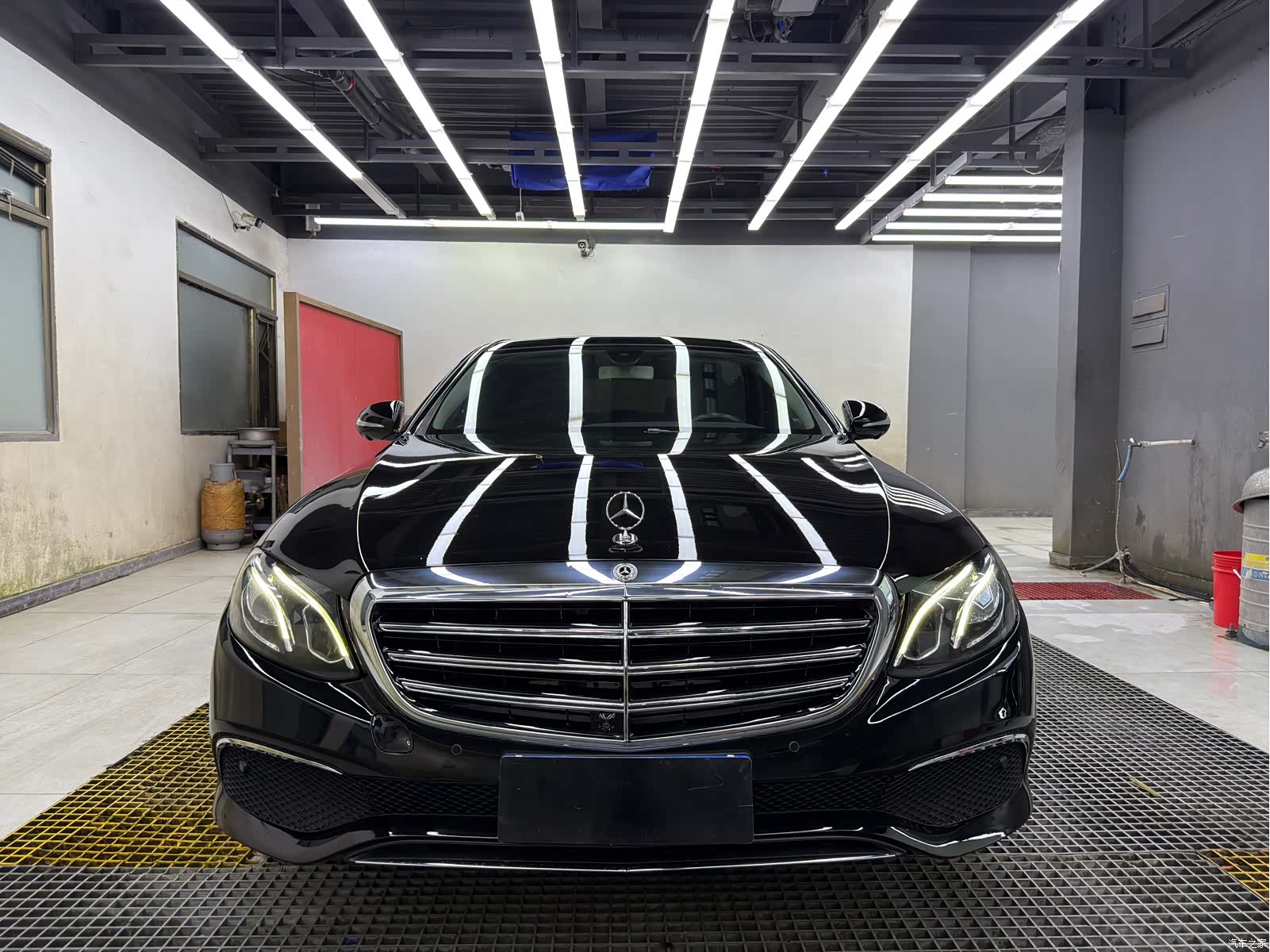 Mercedes-Benz E-Class, 2018 1